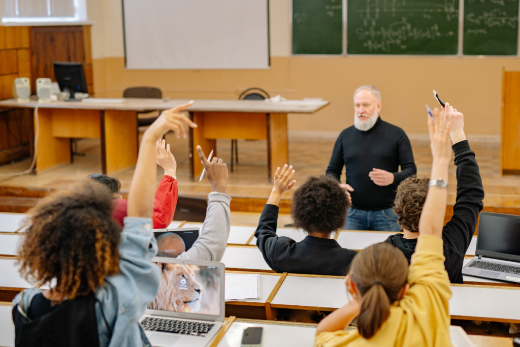 Bagaimana Sistem Informasi Absensi Sekolah Membantu Transparansi dan Akuntabilitas Kehadiran Siswa?