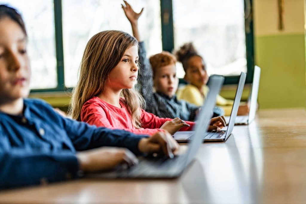Bagaimana Absensi Sekolah Membantu Rekap Manual Guru