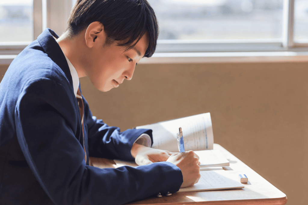 Perbandingan Metode Ujian Konvensional Kertas vs Aplikasi CBT