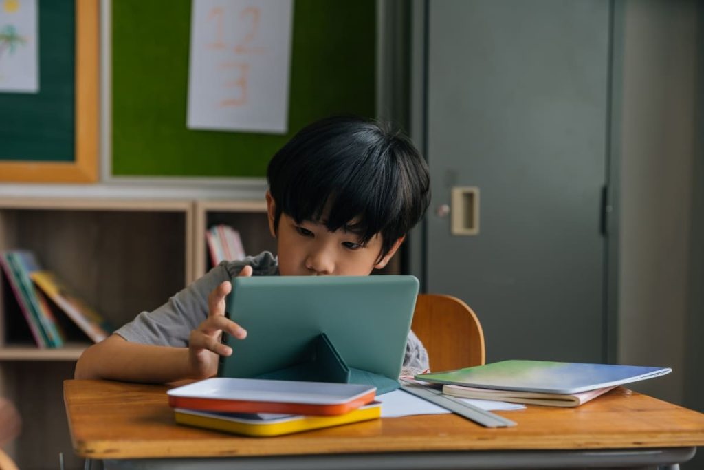 Manfaat Aplikasi Absensi Sekolah Selain Rekap Kehadiran Siswa