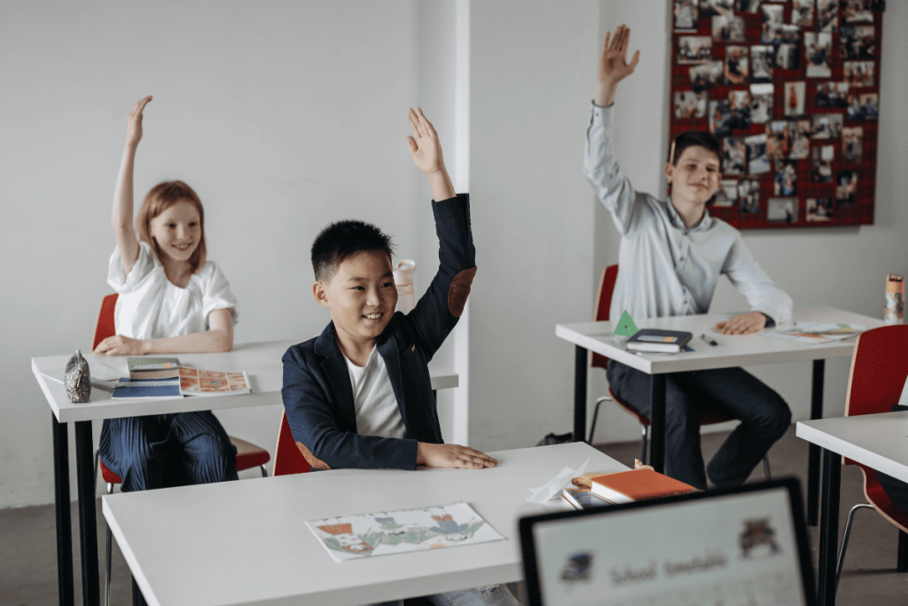 Skoola: Contoh Aplikasi Absensi Sekolah Terintegrasi