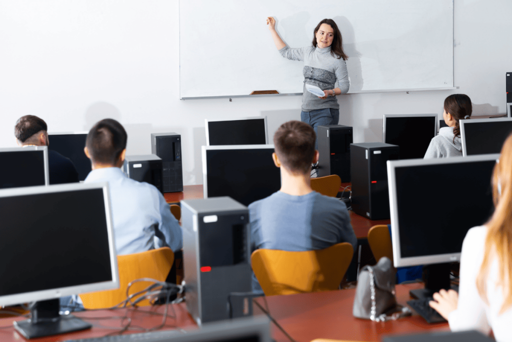 Kenapa Sekolah Harus Menggunakan Aplikasi CBT?